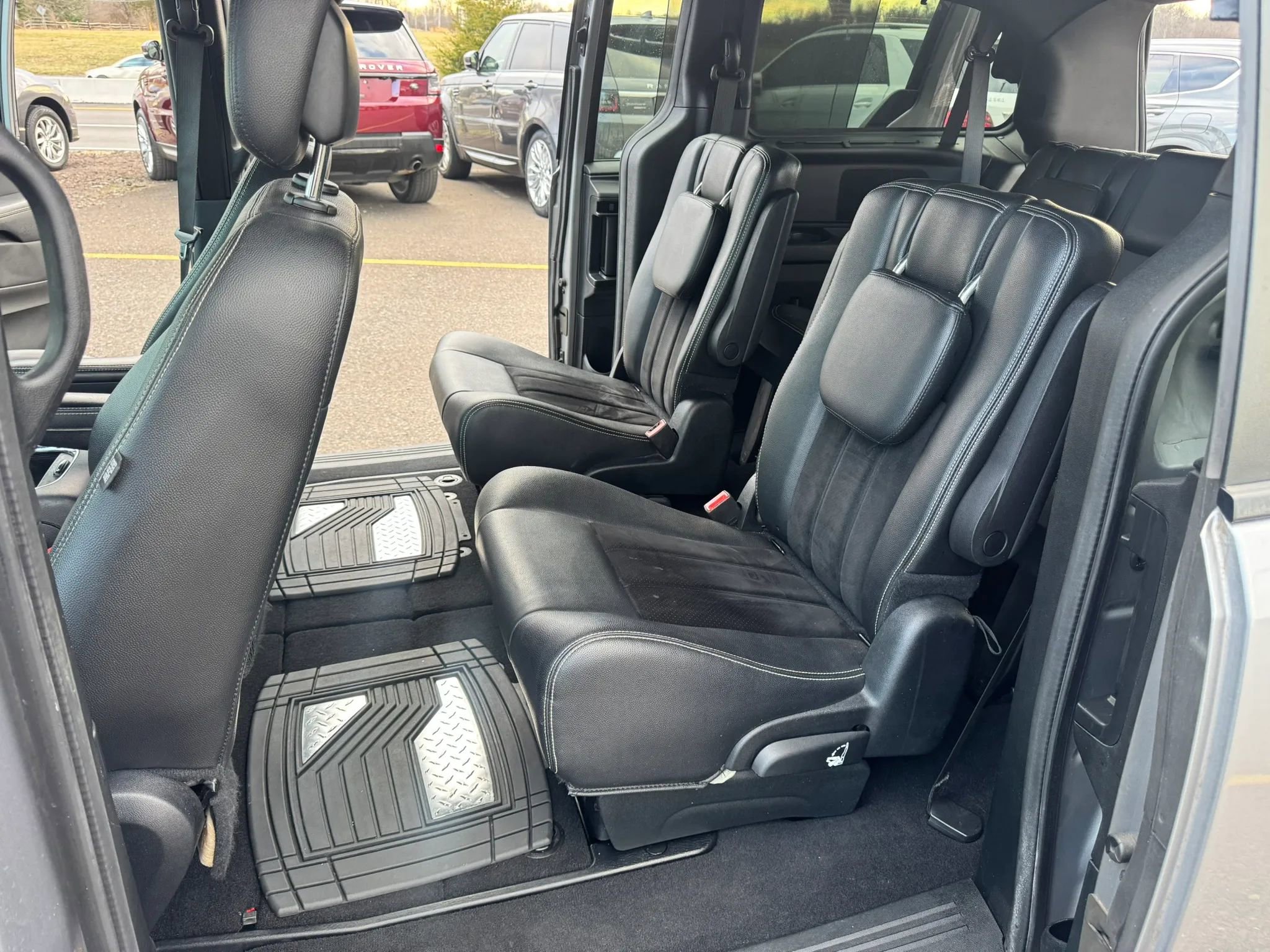 Used 2016 Dodge Grand Caravan SXT image 18