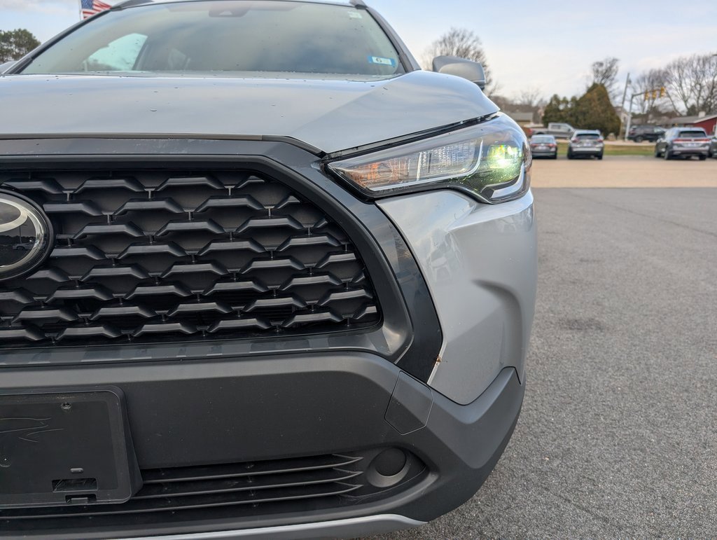 Used 2022 Toyota Corolla Cross LE image 11