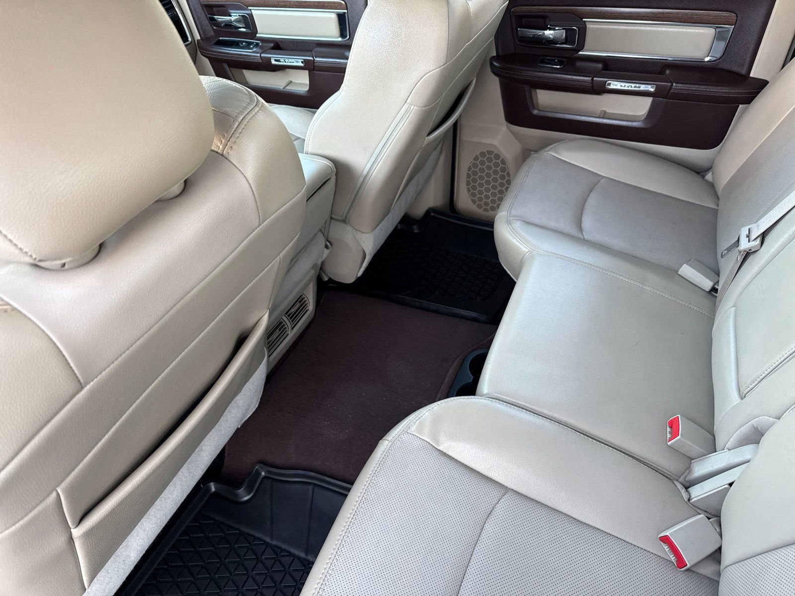 Used 2014 RAM 3500 Laramie w/ Cold Weather Group image 12