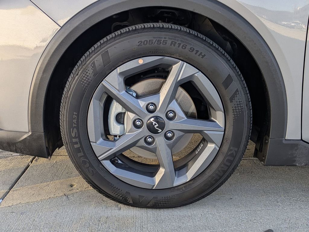 Used 2025 Kia K4 LXS image 30