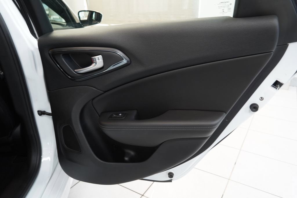Used 2015 Chrysler 200 S w/ Comfort Group image 27
