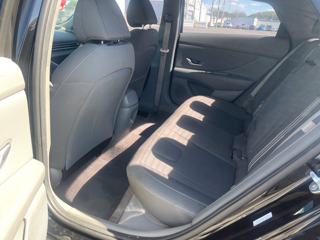 Used 2025 Hyundai Elantra SEL FWD image 12