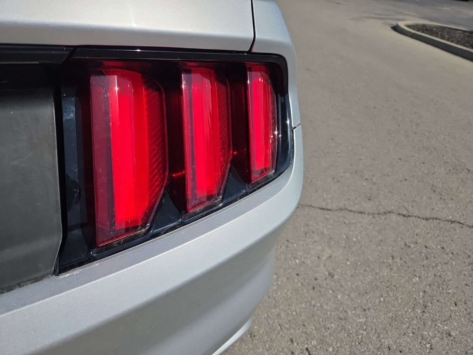 Used 2016 Ford Mustang Coupe RWD image 6