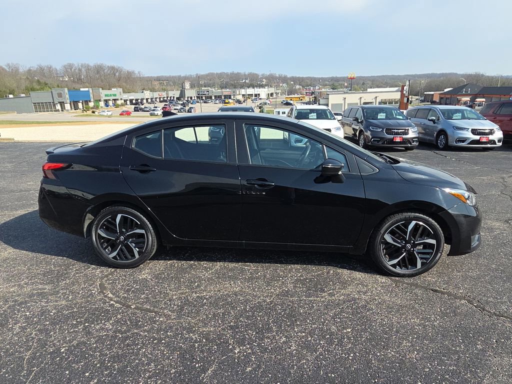 Used 2024 Nissan Versa SR image 9