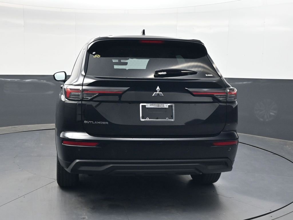 Used 2025 Mitsubishi Outlander ES AWD/4WD image 4
