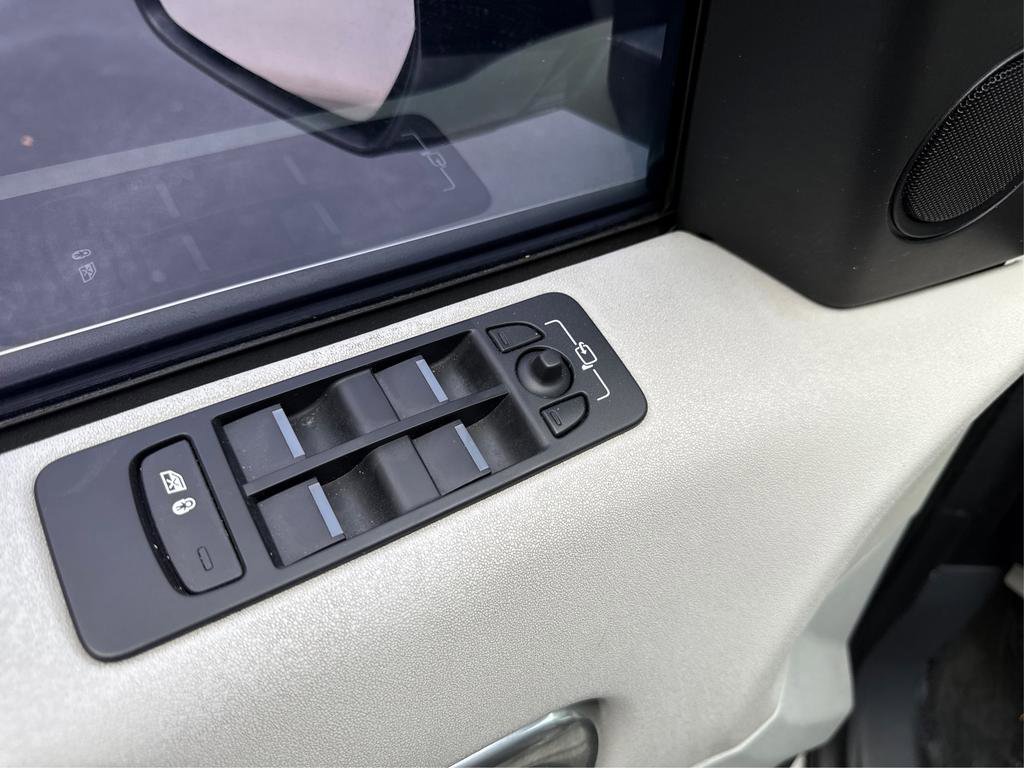 Used 2017 Land Rover Discovery Sport SE image 54