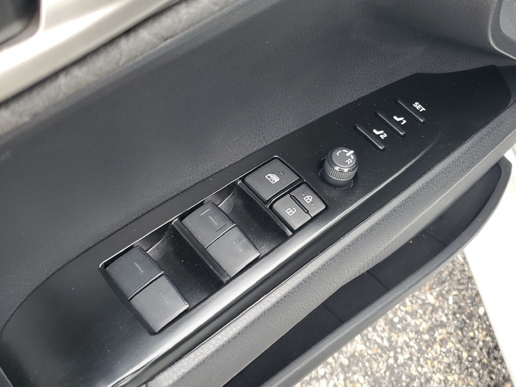 Used 2025 Toyota Camry XLE w/ Premium Plus Package FWD image 10