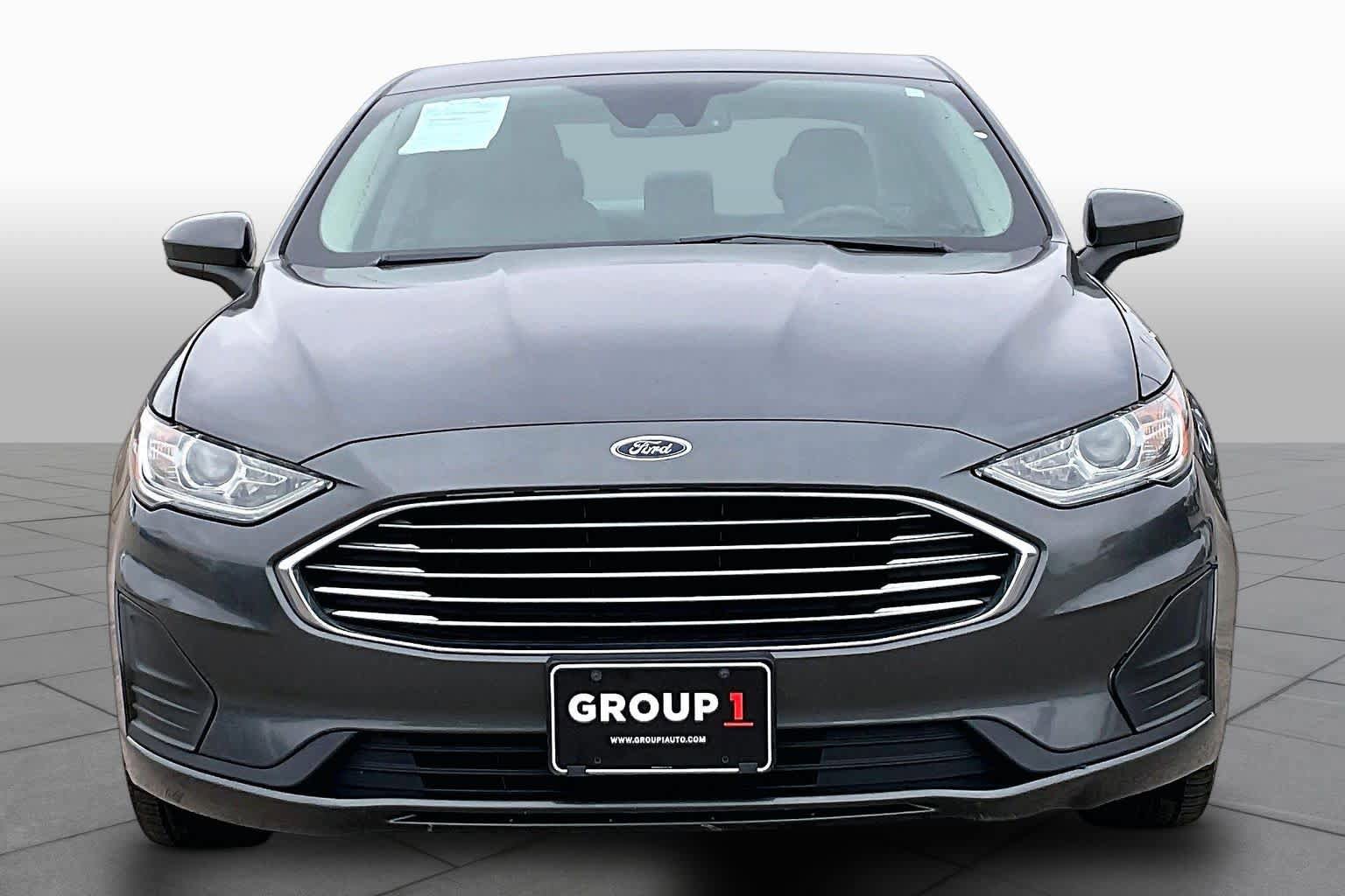 Used 2019 Ford Fusion SE FWD image 4