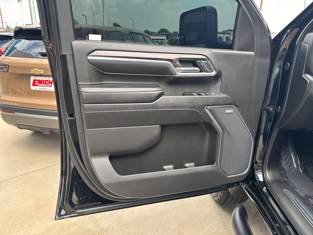 Used 2024 Chevrolet Silverado 2500 LTZ w/ LTZ Plus Package AWD/4WD image 10