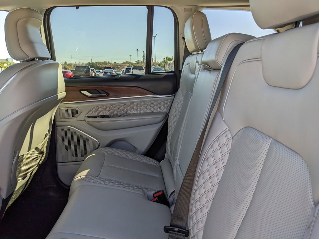 Used 2022 Jeep Grand Cherokee Summit w/ Luxury Tech Group V image 21