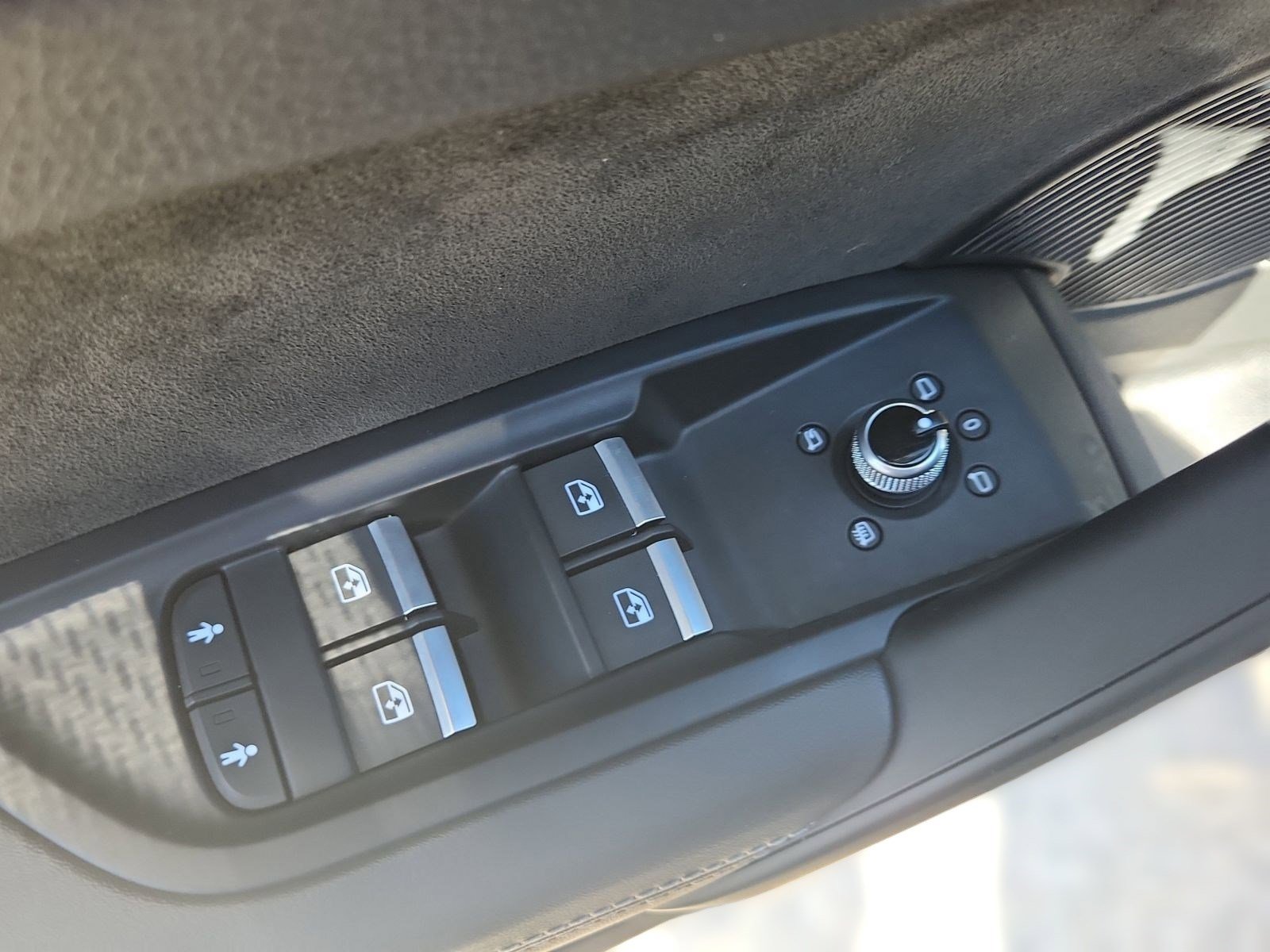 Used 2020 Audi SQ5 Premium Plus w/ Premium Plus Package image 19