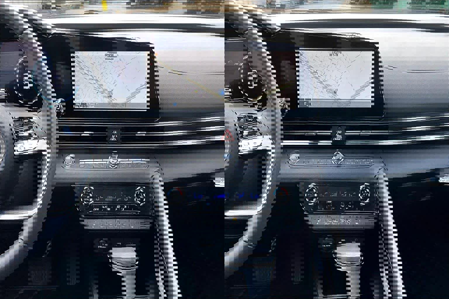 Used 2025 Hyundai Elantra Limited image 6