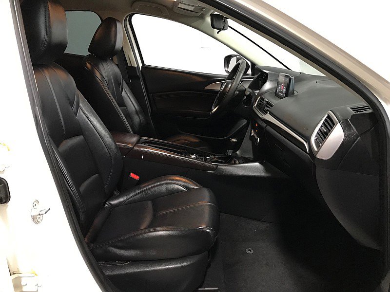 Used 2018 MAZDA MAZDA3 Touring FWD image 14