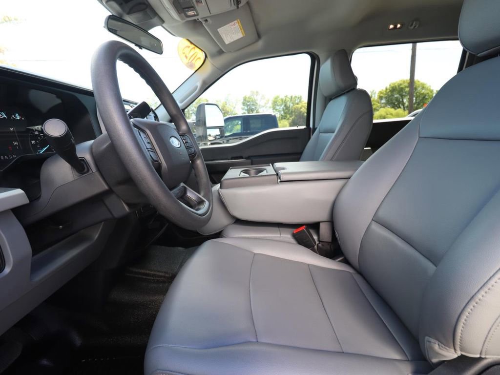 Certified 2025 Ford F350 XL w/ XL Chrome Package AWD/4WD image 3