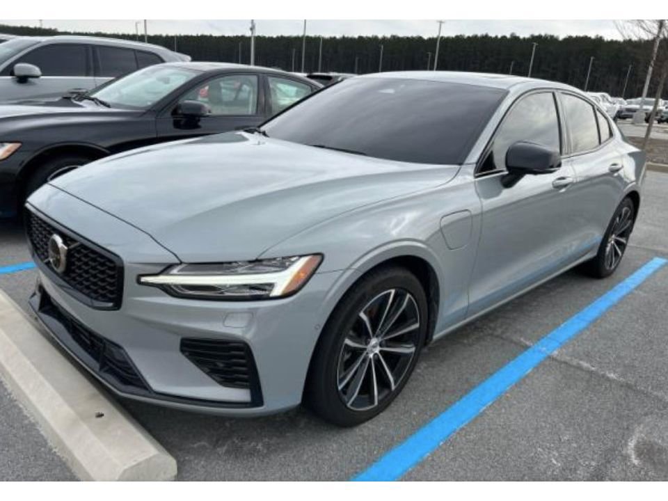 Used 2025 Volvo S60 T8 Plus image 2