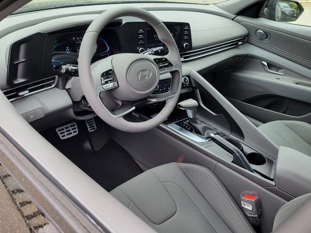 New 2026 Hyundai Elantra Sport FWD image 5