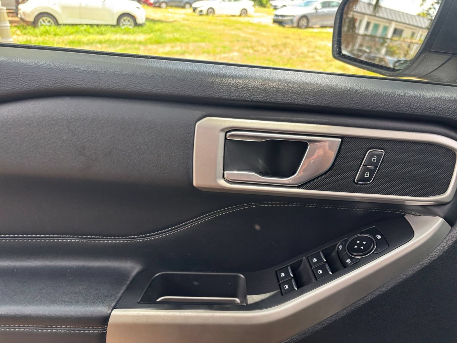 Used 2023 Ford Explorer XLT w/ Equipment Group 202A AWD/4WD image 18