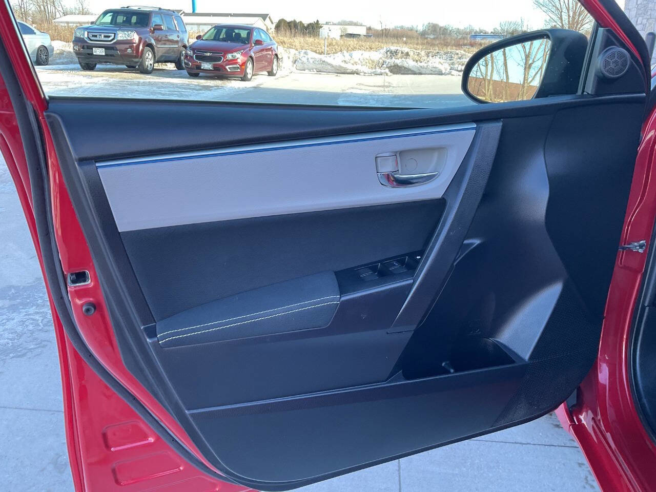 Used 2015 Toyota Corolla LE image 25