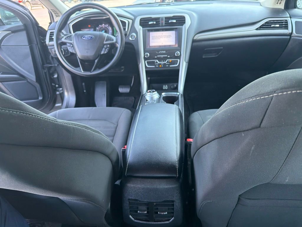Used 2019 Ford Fusion SE FWD image 11
