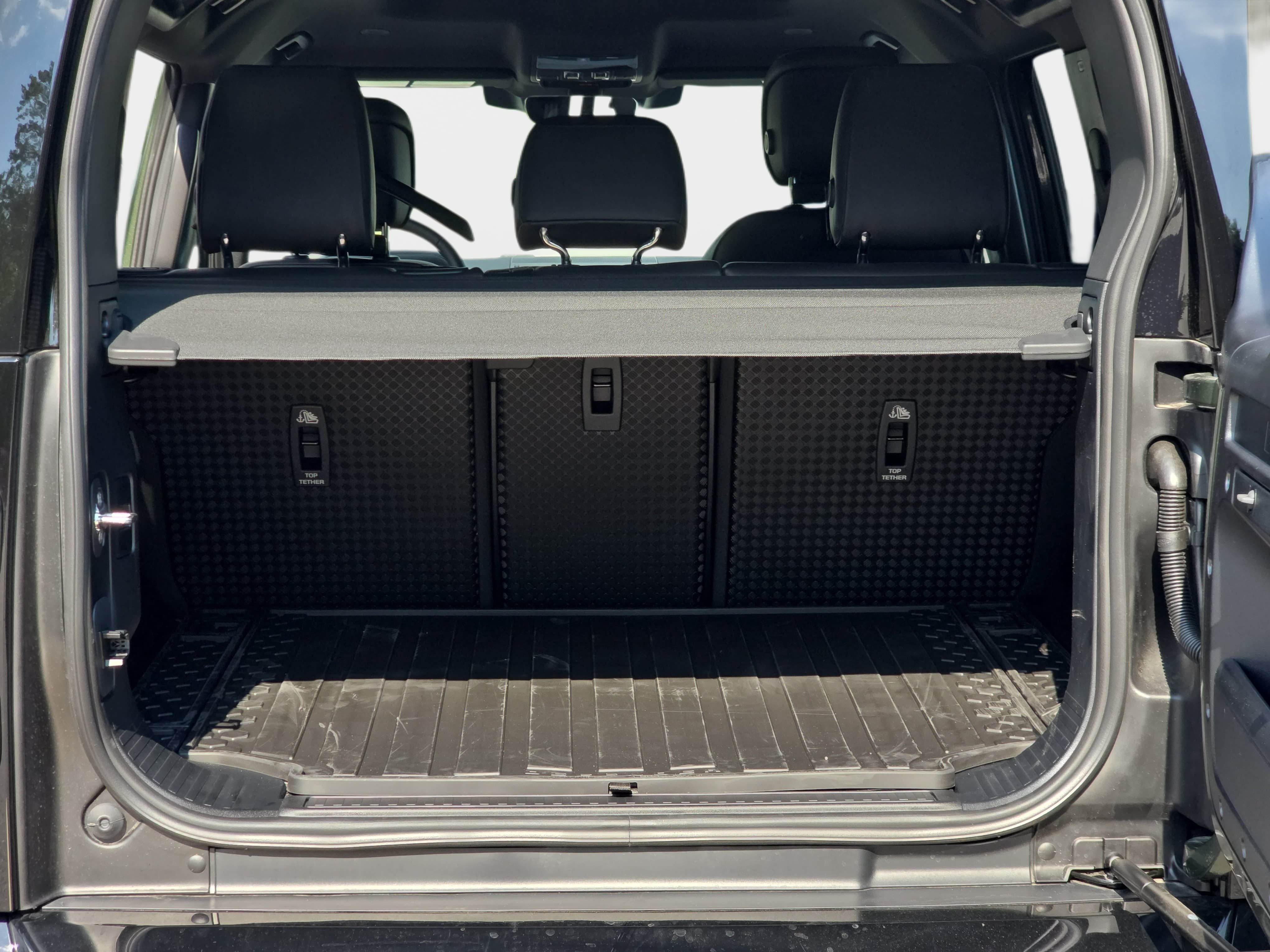 New 2026 Land Rover Defender 110 X-Dynamic SE AWD/4WD image 12