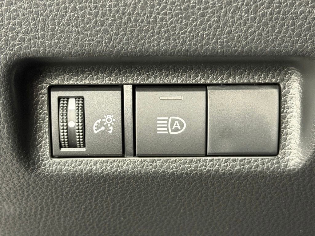 Certified 2025 Toyota RAV4 LE FWD image 28