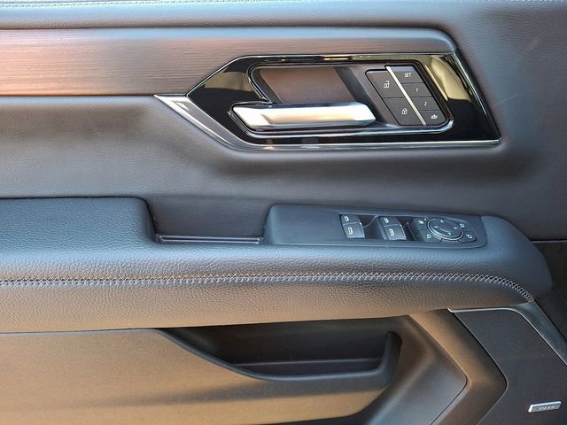 Used 2025 GMC Yukon XL Denali image 15