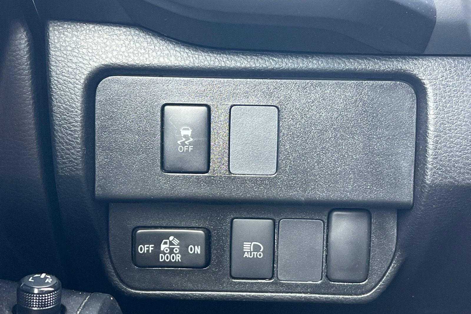 Used 2022 Toyota Tacoma SR image 40