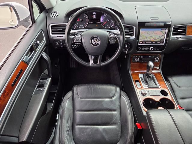 Used 2013 Volkswagen Touareg TDI image 13