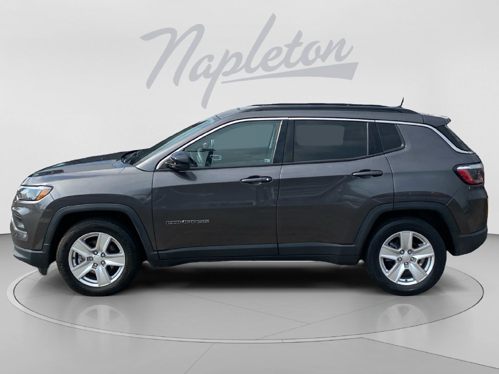 Used 2022 Jeep Compass Latitude w/ Sun and Sound Group FWD image 2