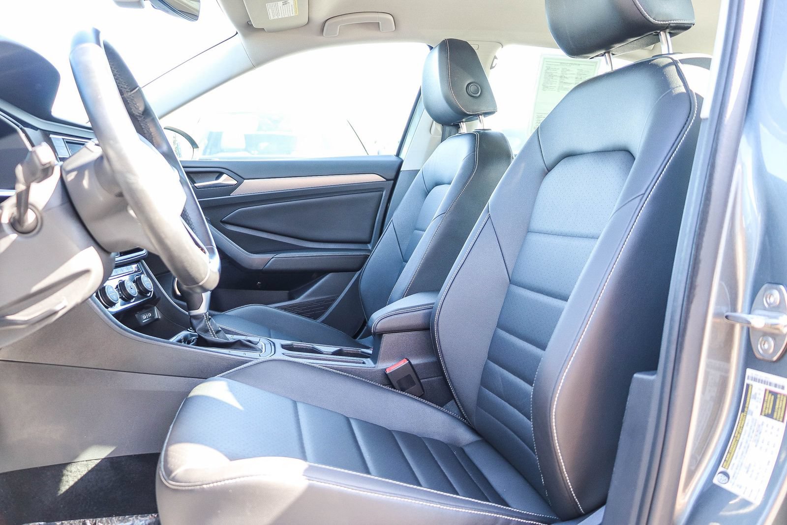 Used 2024 Volkswagen Jetta SE FWD image 18