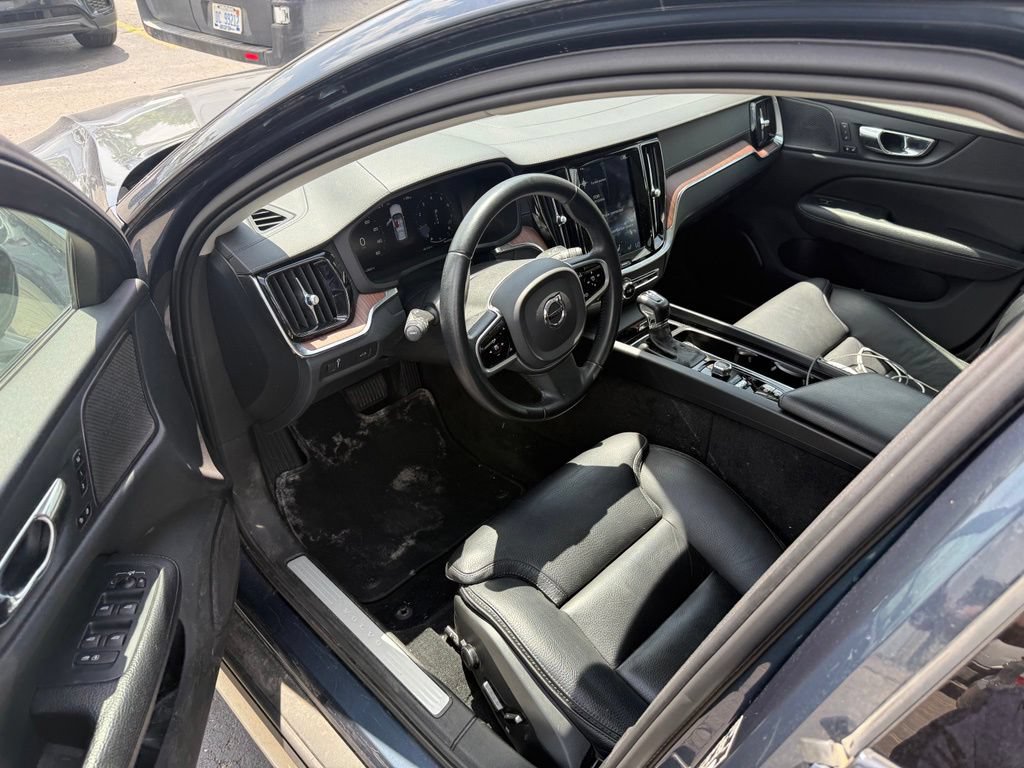 Used 2020 Volvo V60 T5 Cross Country AWD/4WD image 7