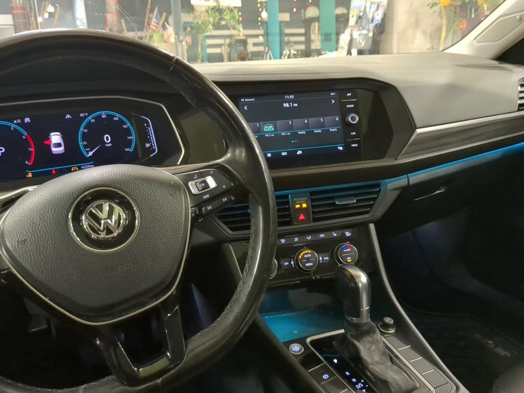 Used 2019 Volkswagen Jetta SEL w/ Cold Weather Package FWD image 13
