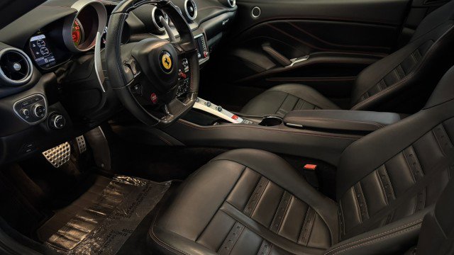 Used 2017 Ferrari California T RWD image 4