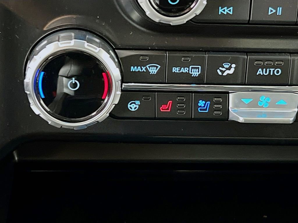 New 2026 Ford F250 Lariat w/ Black Appearance Package image 24