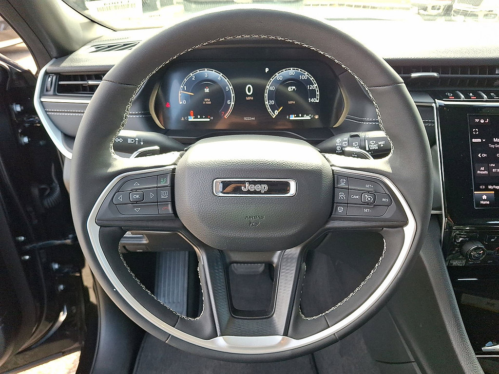 Used 2025 Jeep Grand Cherokee Laredo w/ Luxury Tech Group I AWD/4WD image 22