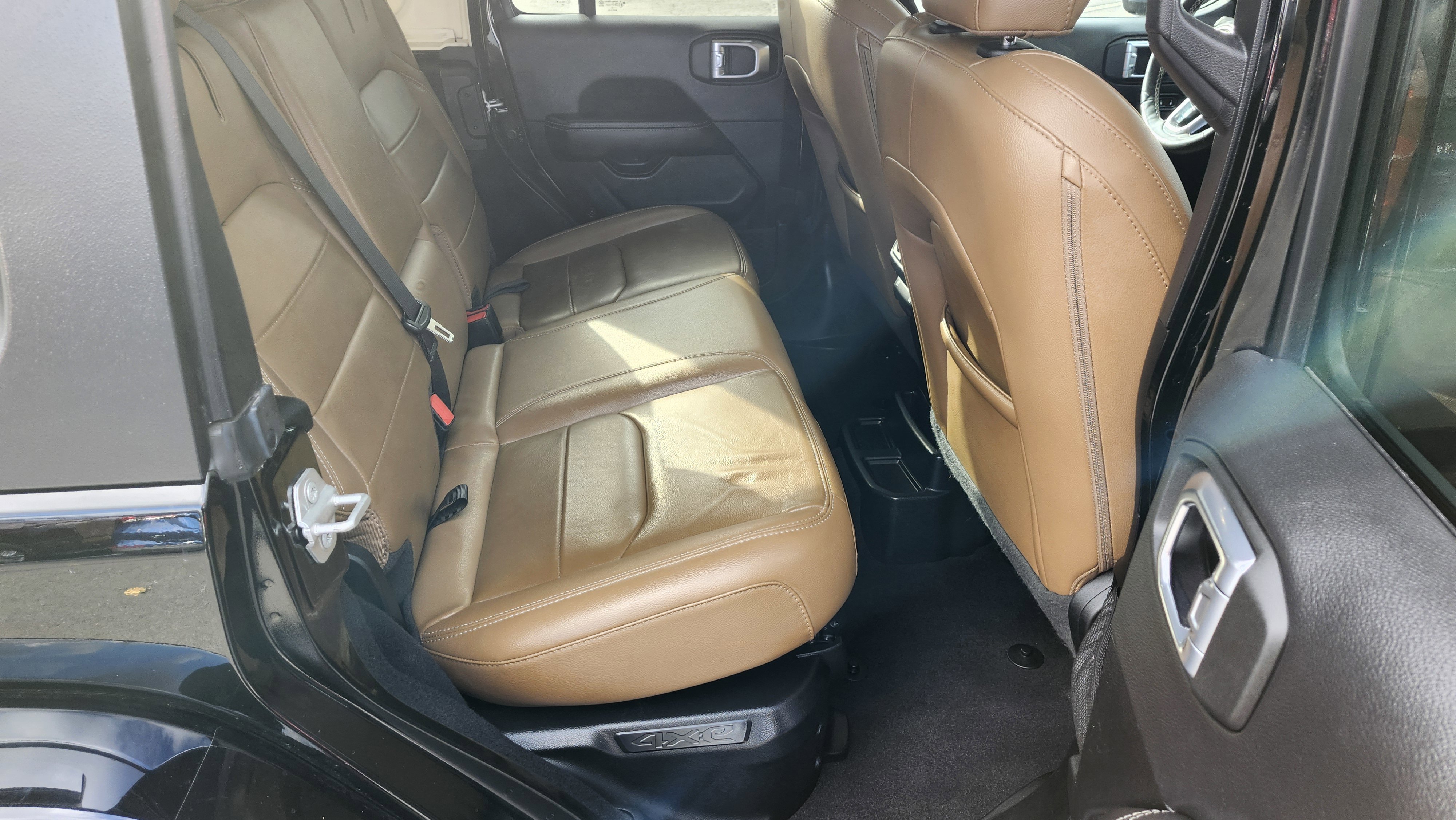 Used 2021 Jeep Wrangler Unlimited Sahara w/ Cold Weather Group image 20