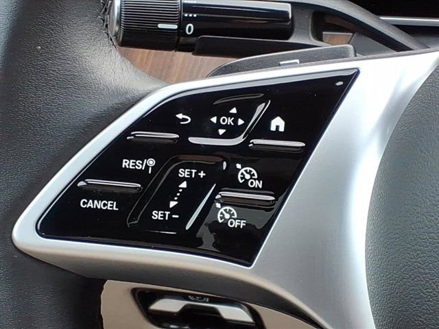 Used 2025 Mercedes-Benz C 300 4MATIC Sedan image 9