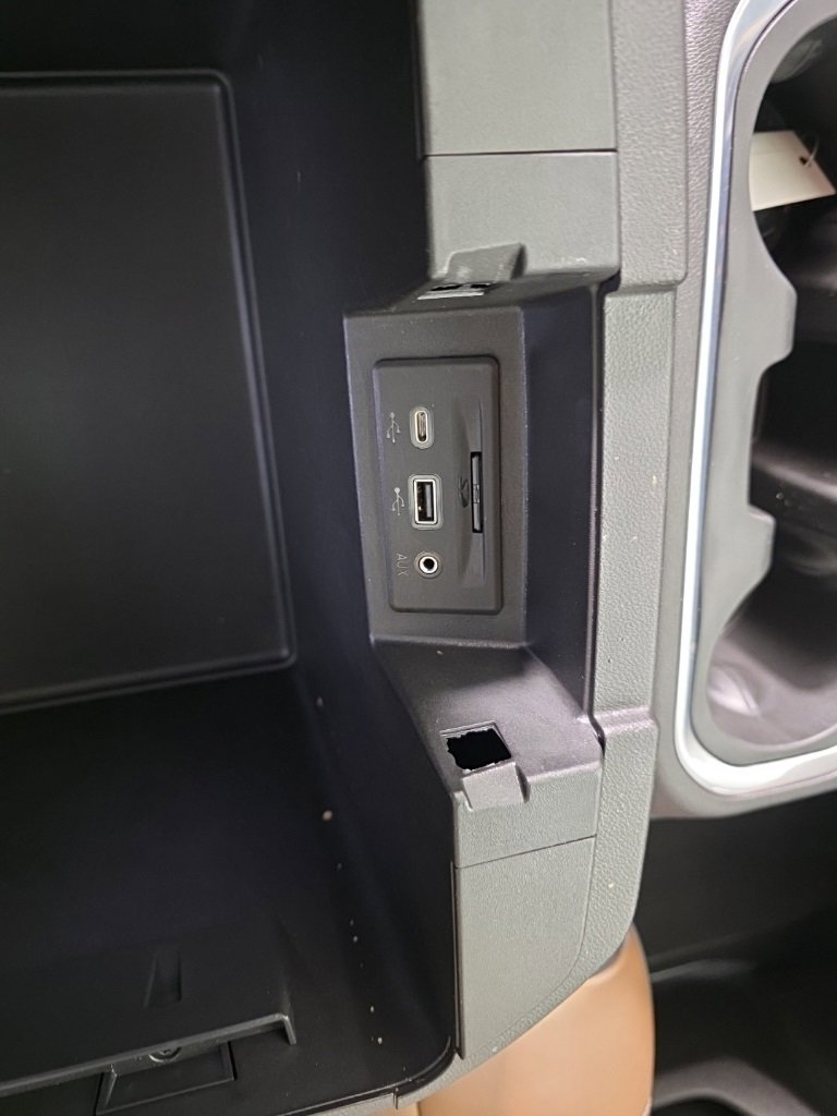 Used 2022 Chevrolet Silverado 1500 High Country w/ Technology Package image 27