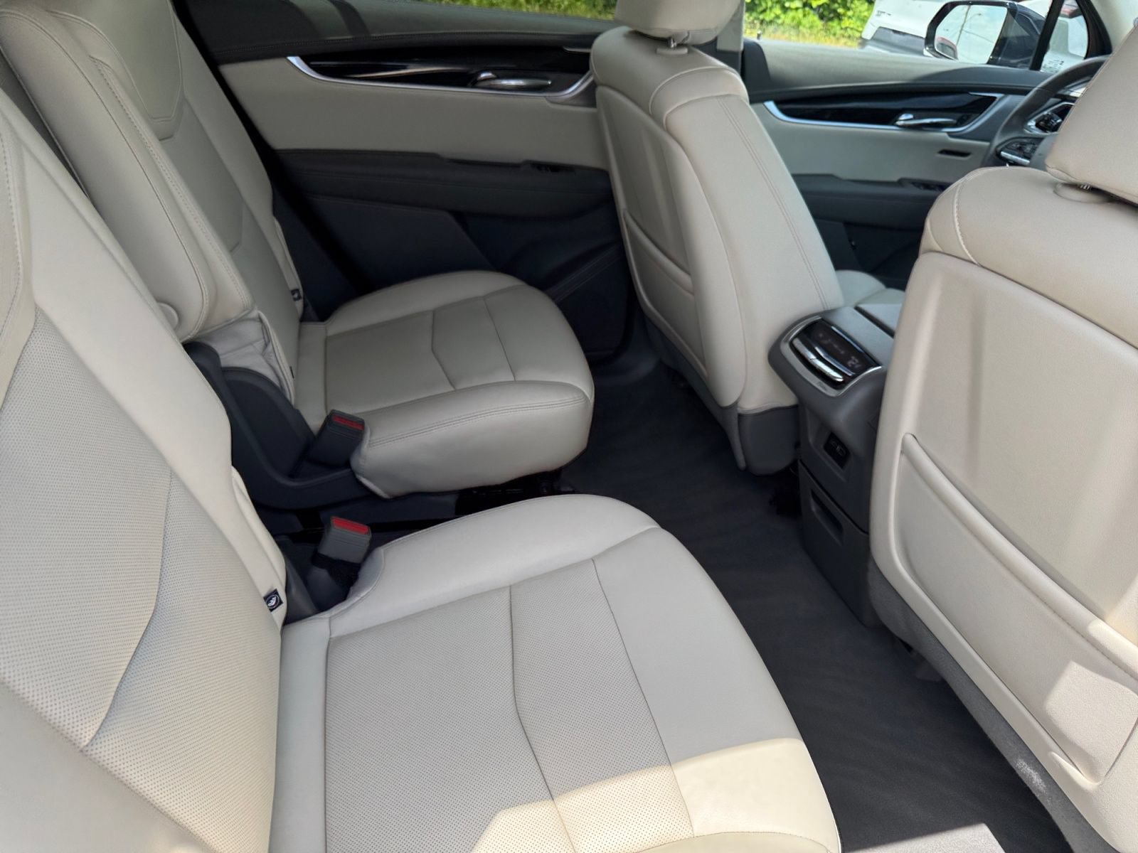 Used 2024 Cadillac XT6 Premium Luxury AWD/4WD image 13