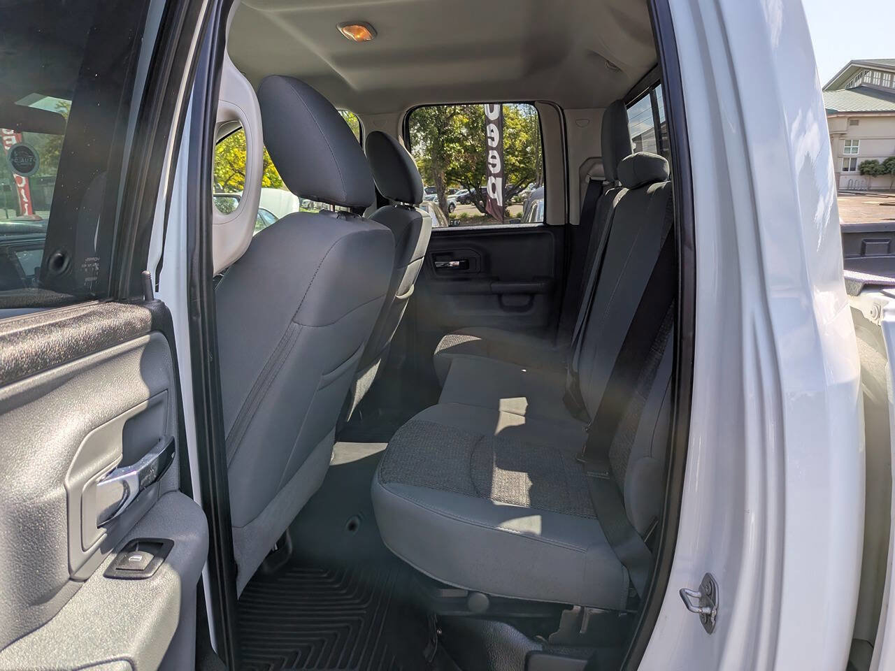 Used 2017 RAM 1500 Classic SLT AWD/4WD image 14
