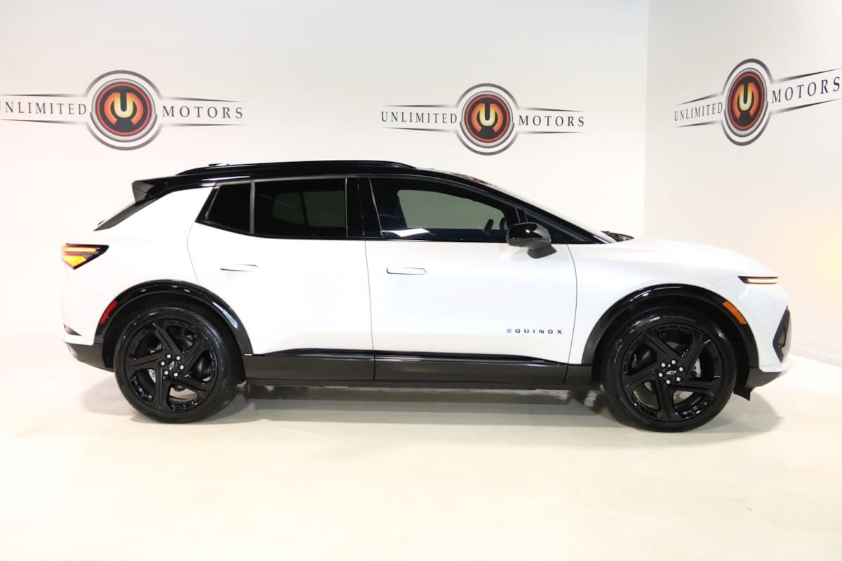Used 2025 Chevrolet Equinox EV RS FWD image 37