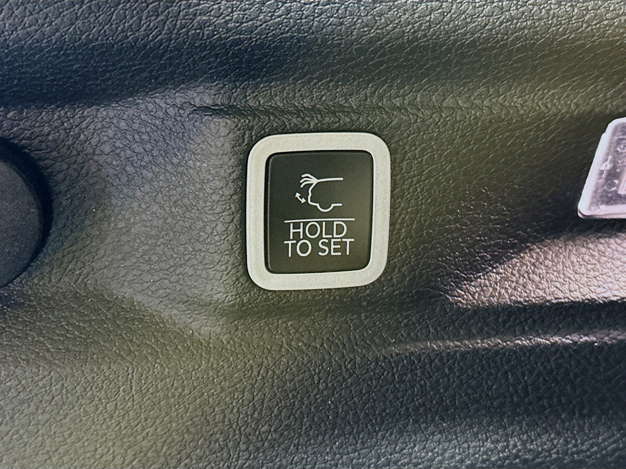 Used 2023 Jeep Grand Cherokee L Limited w/ Trailer Tow Group (B) image 32