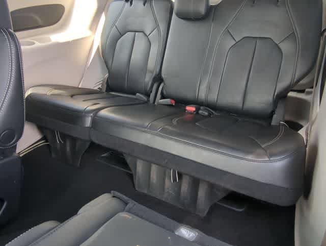 Used 2023 Chrysler Pacifica Touring-L FWD image 20