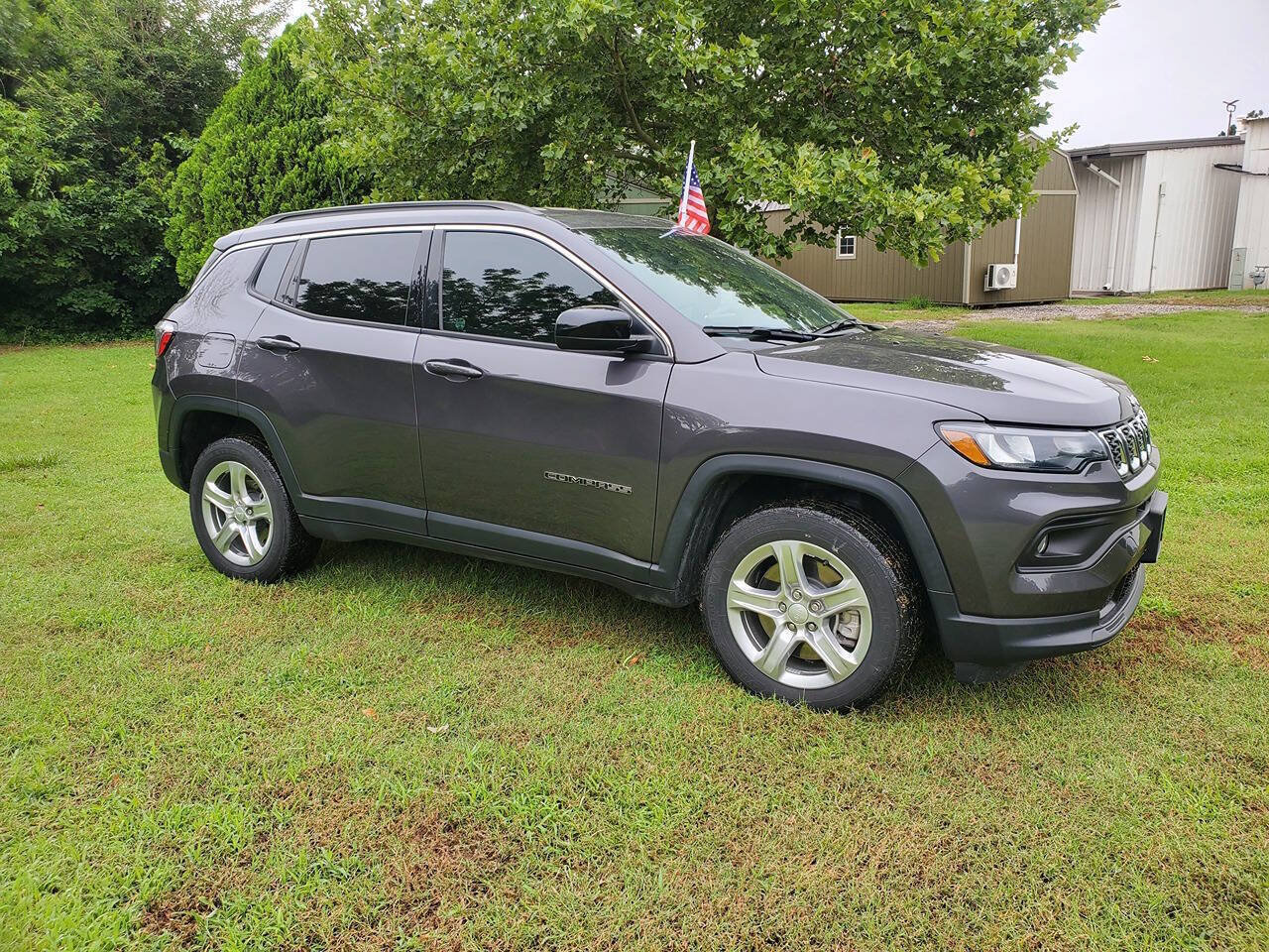 Used 2024 Jeep Compass Latitude w/ Convenience Group AWD/4WD image 4