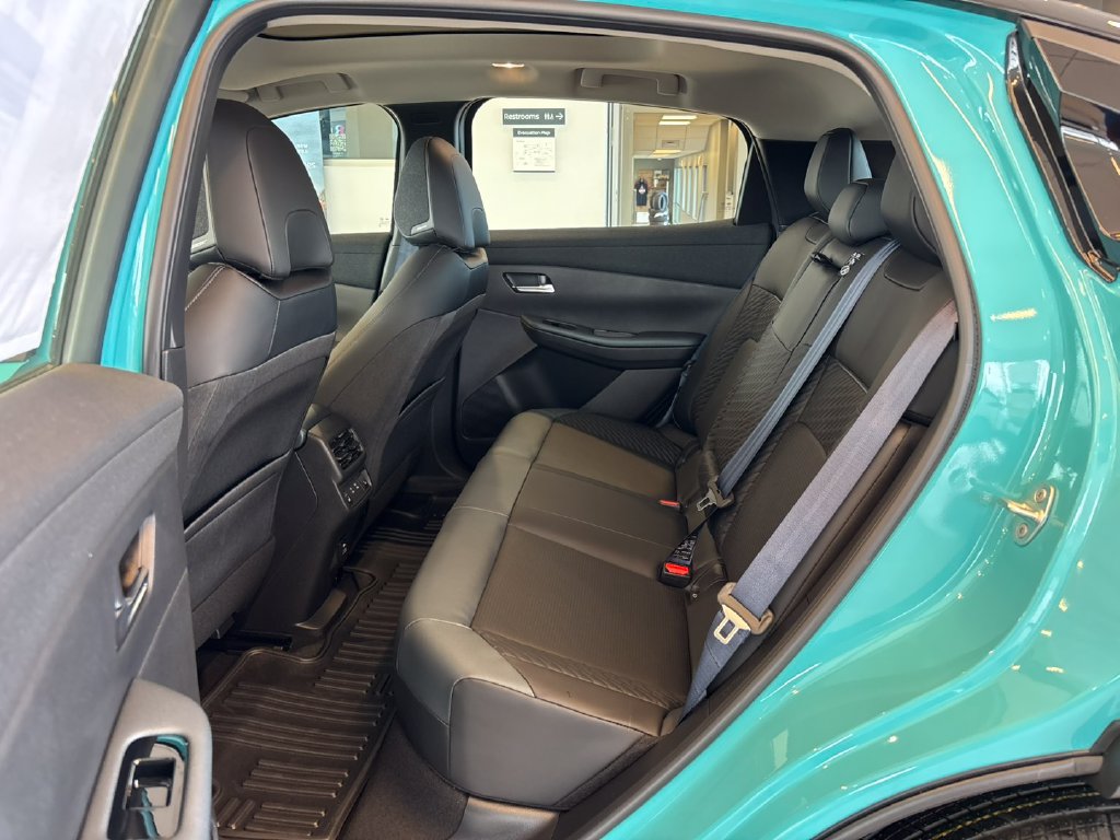 New 2026 Nissan Leaf Platinum+ w/ Cargo Package (Platinum+) FWD image 24