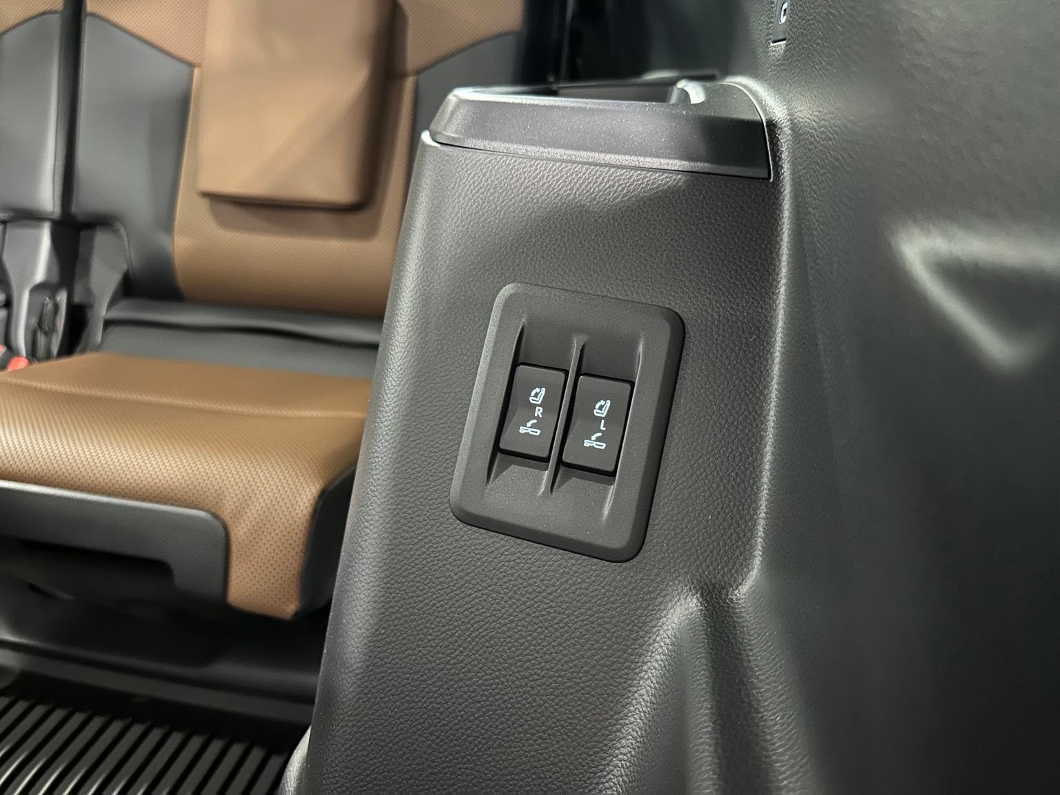 Used 2026 Lexus GX 550 w/ Accessory Package (2T) AWD/4WD image 37