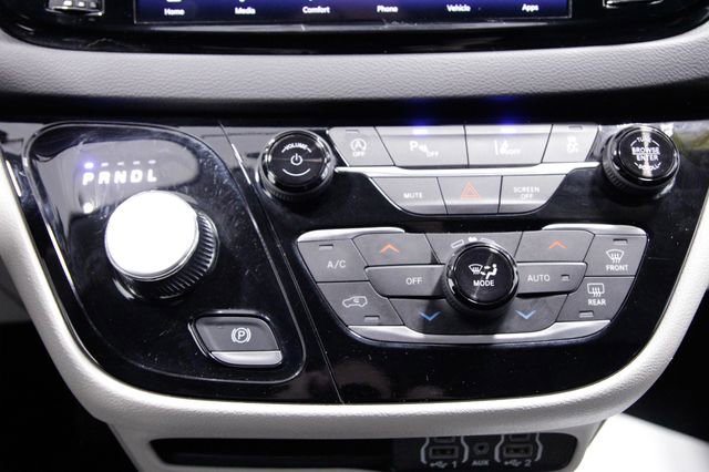 Used 2024 Chrysler Pacifica Touring-L image 31