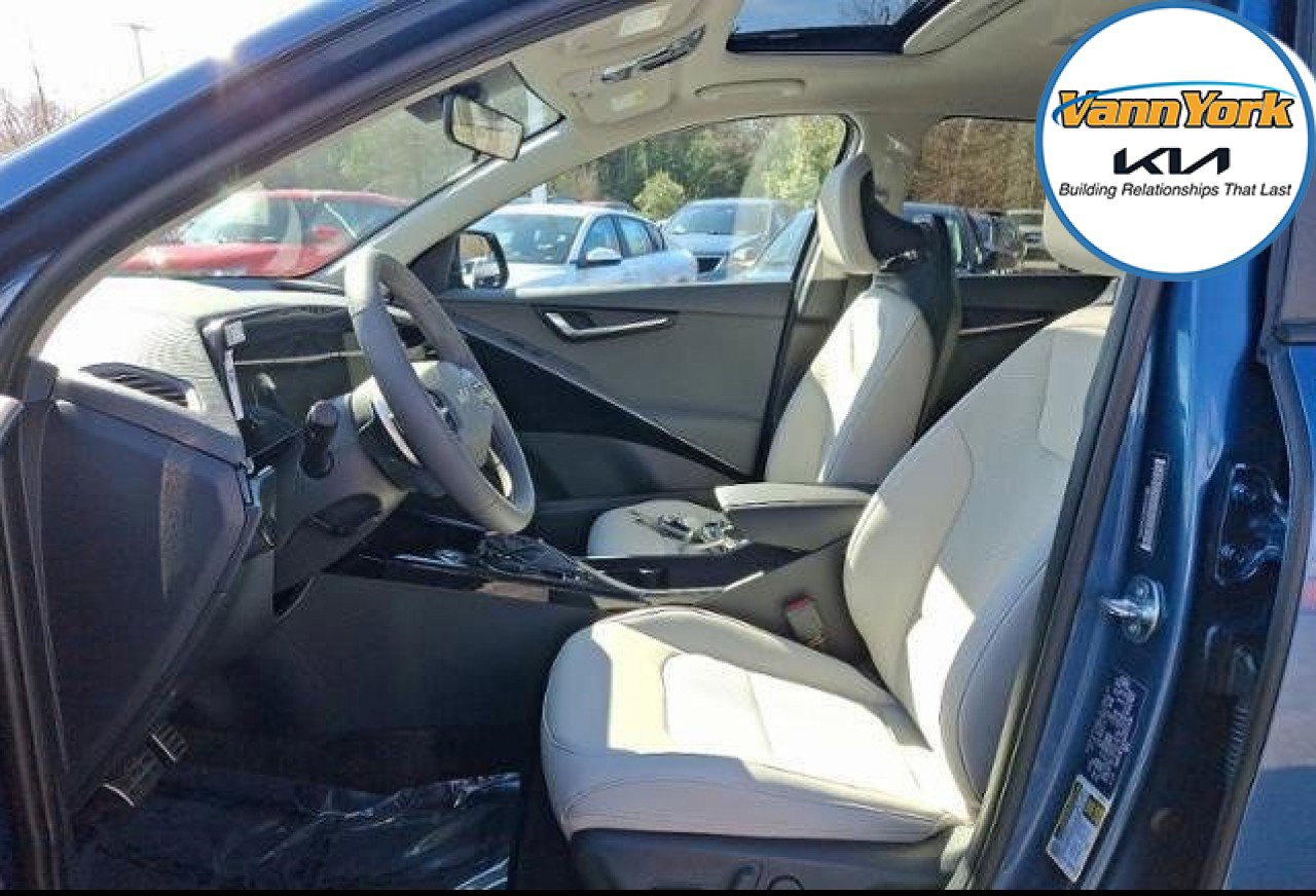 New 2025 Kia Niro EX Touring image 6