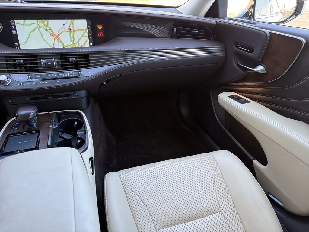 Used 2018 Lexus LS 500 w/ Accessory Package (Z2) image 26