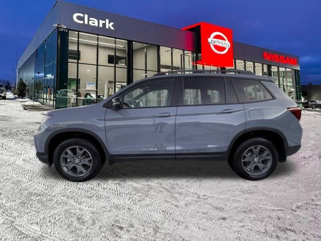 Used 2025 Honda Passport TrailSport image 4